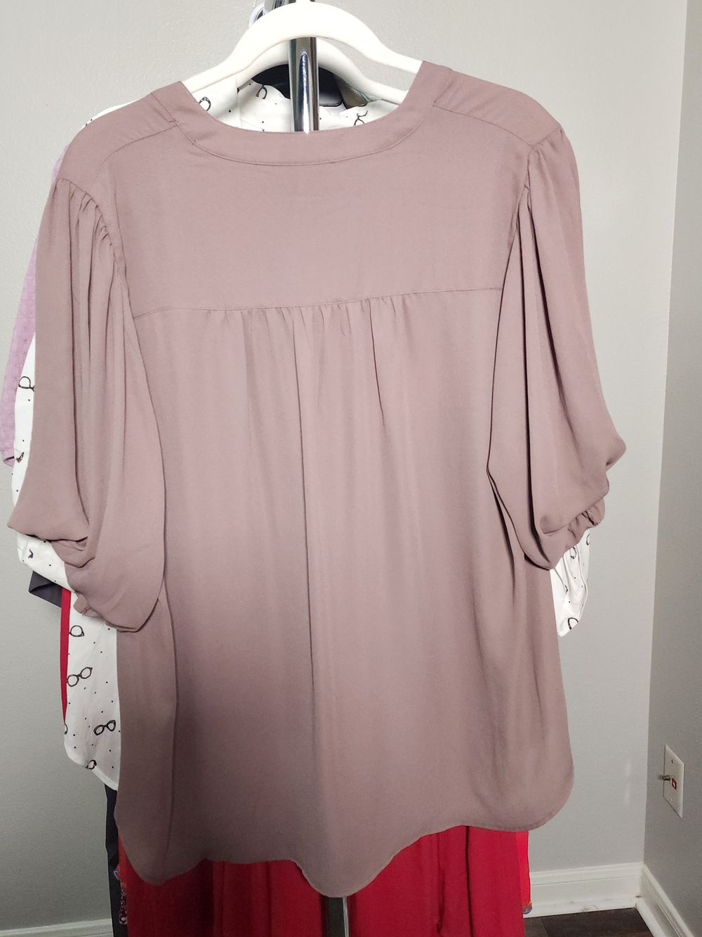 Torrid Harper Mauve Light Brown V-Neck 3/4 Sleeve Blouse Size 2 - Picture 3 of 5